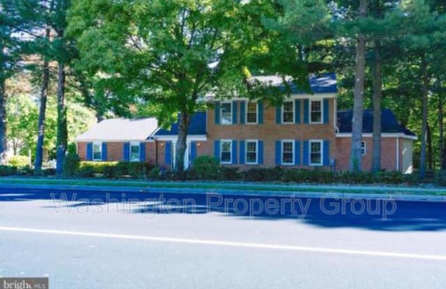 12051 Stoneford Dr - 12051 Stoneford Drive, Lake Ridge, VA 22192