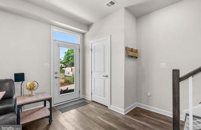 12998 HATTONTOWN SQUARE - 12998 Hattontown Square, McNair, VA 20171