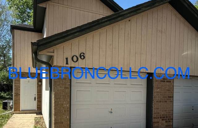 Spacious 3 BR Townhome—New Carpet  Paint—Near DTLS/Hwy 50 - 106 Southwest Oxford Place, Lee's Summit, MO 64063