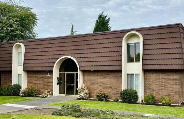 1 Bed / 1 Bath Houghton condo in Kirkland $1,795/month photos photos