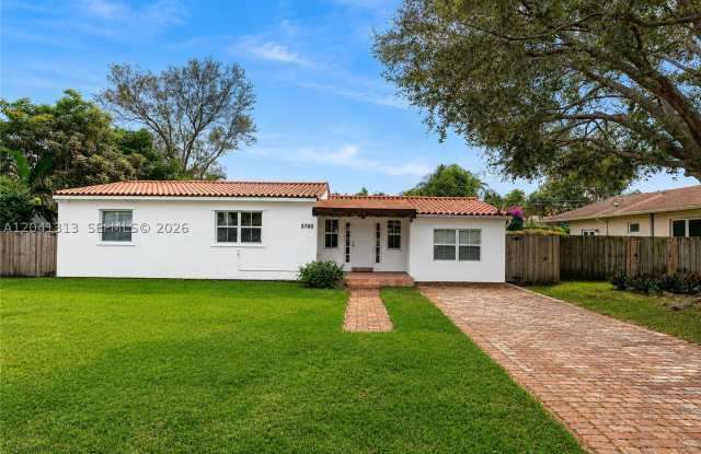 5760 SW 51st St photos photos