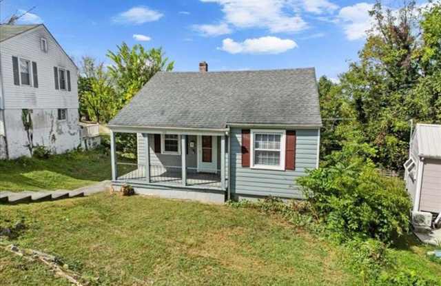 Radford, 3 BR / 2 BA, Available Gallery 3