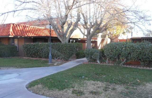 2nd Floor 3 bedroom Condo Near 95/Torrey Pines Gallery 4