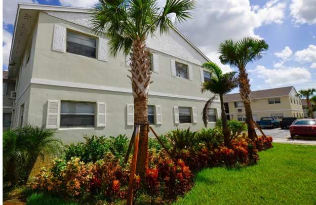 LARGE NEWLY RENOVATED APARTMENTS - 1564 West Blue Heron Boulevard, Riviera Beach, FL 33404