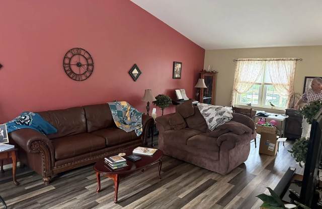 Beautiful 4 BR Home in Warwick School District! Gallery 4