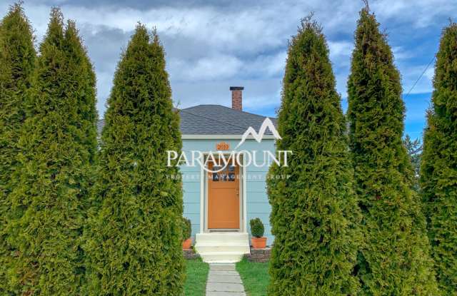 Cozy 2 Bed 1 Bath with Partial Water Views! Electricity and Garbage Included! - 2010 15th Street, Bremerton, WA 98337