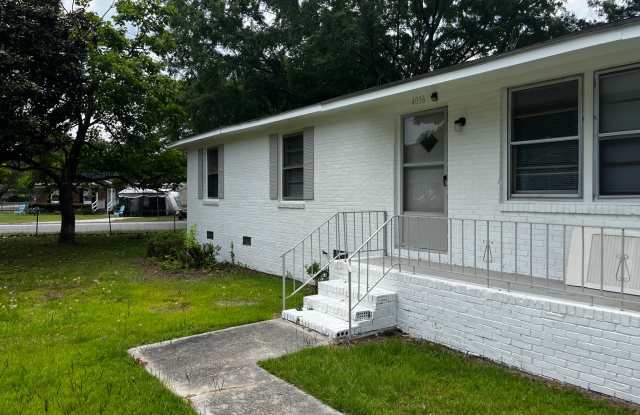 3 Bedroom, 1.5 Bath with Bonus Room Gallery 1