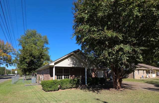401 E 11th St - 401 East 11th Street, Russellville, AR 72801