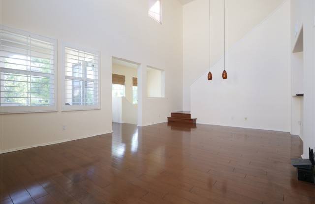 201 Lockford Gallery 2