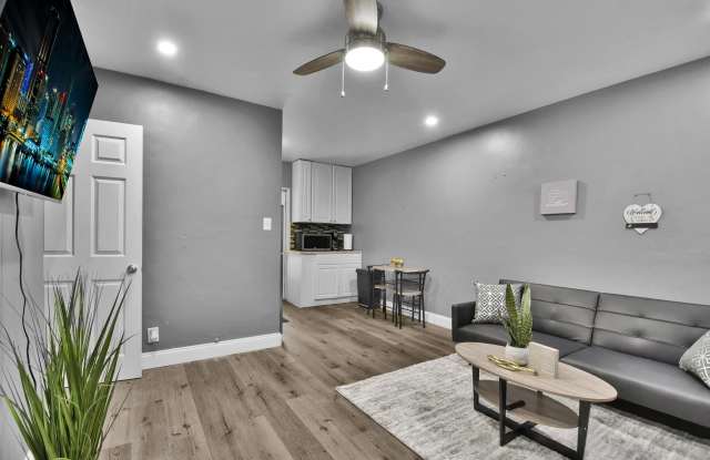 201 SE 23rd Street unit: 2 photos photos