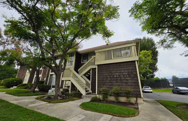 Hills Ford Community: Located on a quiet Cul-De-Sac: Recently Updated Upper 2 Bedroom 1 Bath Condo photos photos