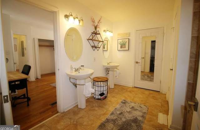 1875 Brewer Boulevard SW #B Gallery 3