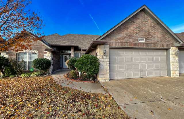 Wonderful layout in Fenwick Garden Village! photos photos