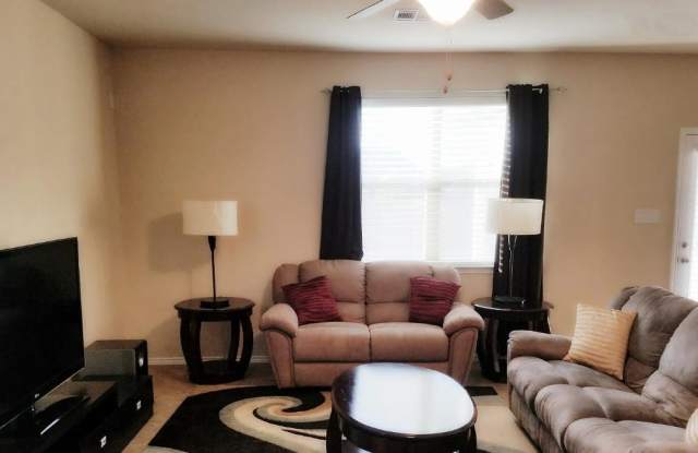8427 Loska Green Gallery 3