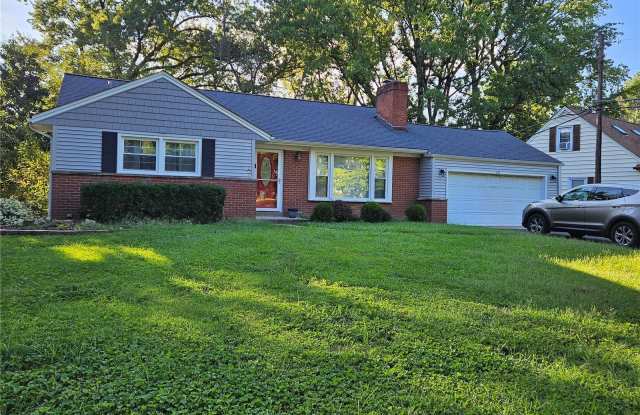 917 Rochdale Drive - 917 Rochdale Drive, Kirkwood, MO 63122