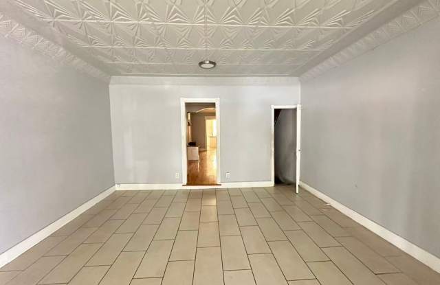3B1.5B house in Wharton area South Philly Available NOW Gallery 4