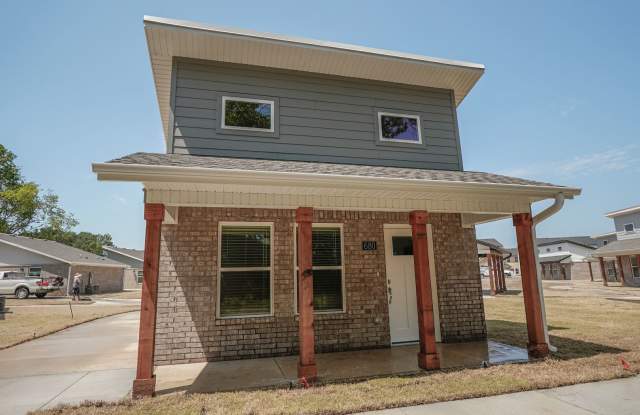 1 bedroom 1 bath home! - 680 North Honey Locust Bend, Fayetteville, AR 72704