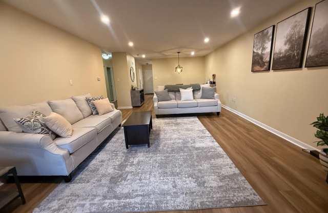 180 VALLEY STREAM CIRCLE Gallery 2