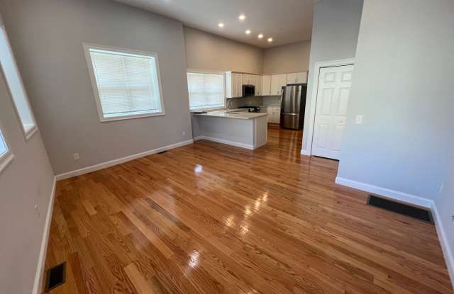 HOT THREE BED TWO BATH IN SOMERVILLE - 127 Cross Street, Somerville, MA 02145