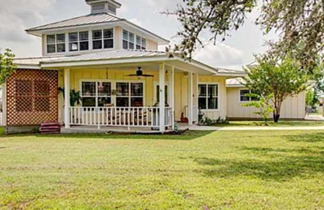 106 Austin Drive South - 106 Austin Drive South, Kendall County, TX 78006