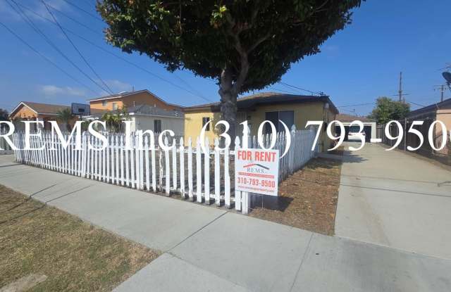 Detached Front House with Laundry Hookups and Garage Parking photos photos