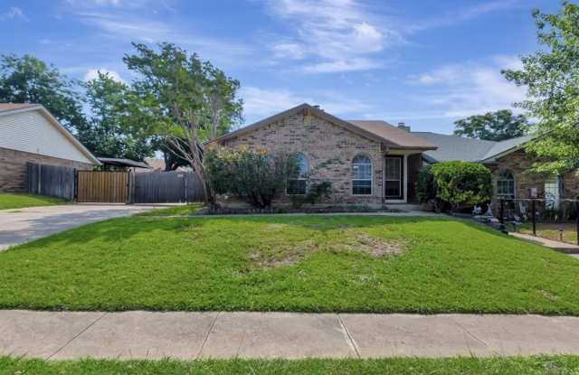 2922 Timothy Lane - 2922 Timothy Lane, Euless, TX 76039