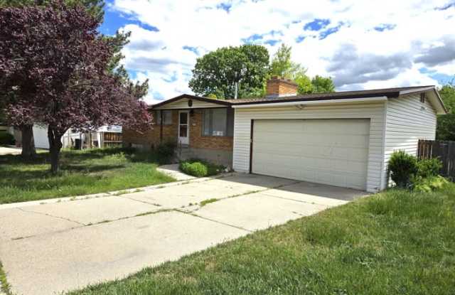 4575 Balsam Avenue photos photos