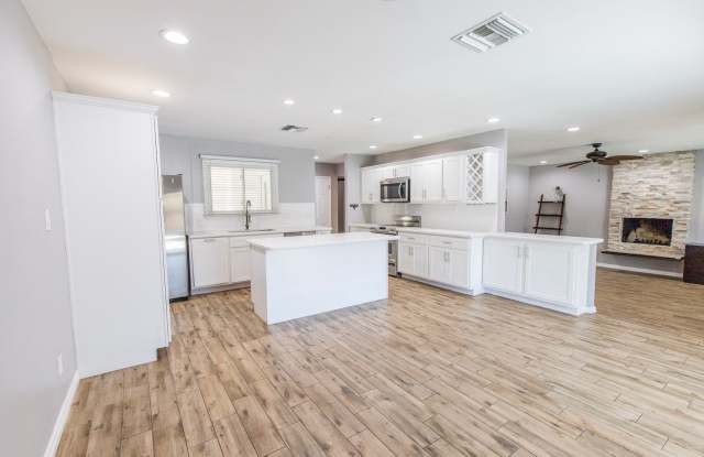 GORGEOUS 4 BED/2 BATH COMPLETE REMODEL WITH PEBBLE TECH POOL! - 131 East La Jolla Drive, Tempe, AZ 85282