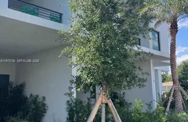 2526 Pierce St photos photos