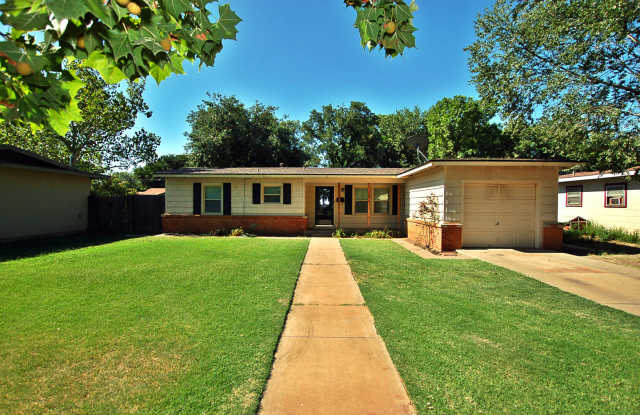 Great Three Bedroom with 2 Living Areas Gallery 1