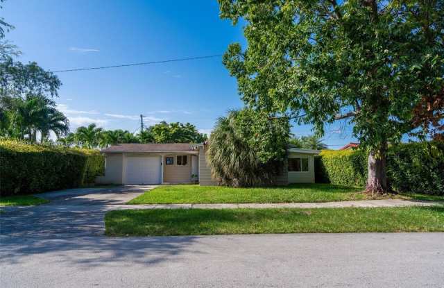 8475 SW 43rd St photos photos