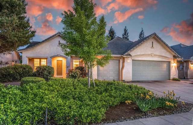 Stunning Home in Clovis! You'll fall in love! photos photos