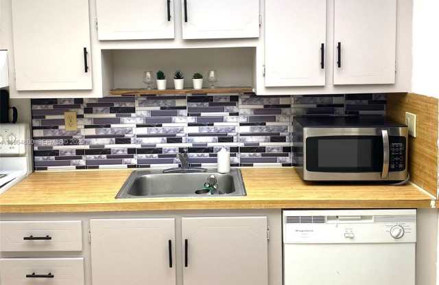 240 Lakeview Dr photos photos