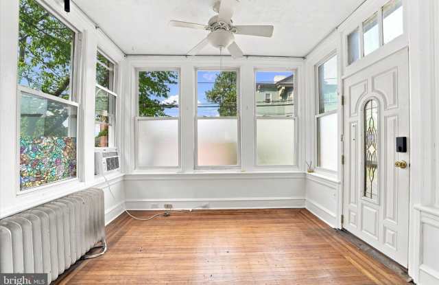 1 ATHENS Avenue W Gallery 4