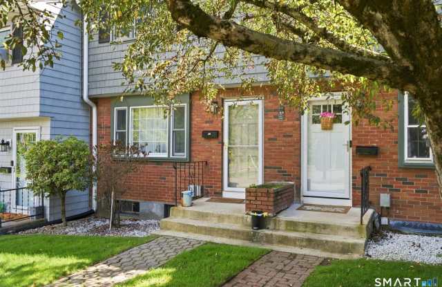 12 Towne House Lane Gallery 3