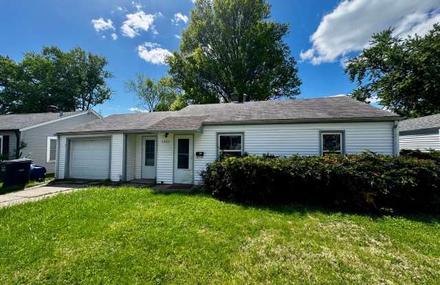 Updated 2 Bed Ranch Home w/ Huge Fenced Yard, Attached Garage & No Stairs – Moline photos photos