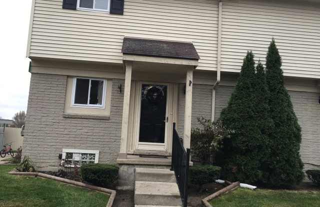 Charming 2BR Condo in Utica photos photos
