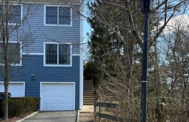 629 Fairfax Dr photos photos