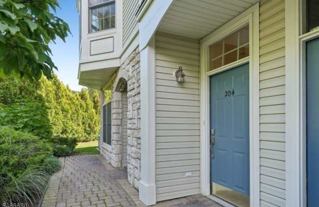 204 Edmonton Ct Gallery 2