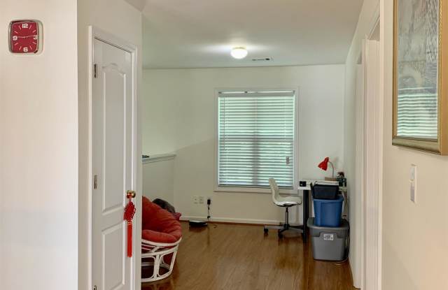 975 Landover Crossing Gallery 2