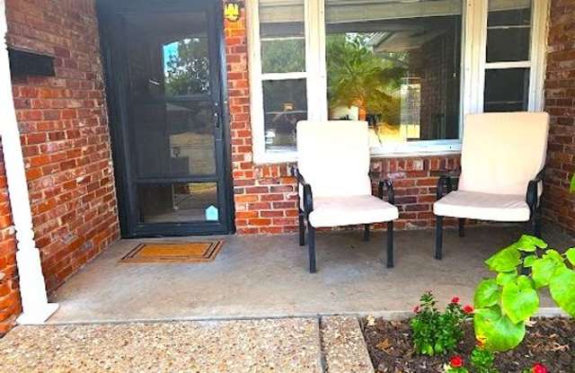 2 Bed 1.5 Bath 2 Car Garage in the Village Casady Hills 2nd Addn Gallery 4