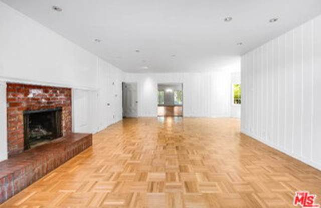 809 North Bedford Drive Gallery 4