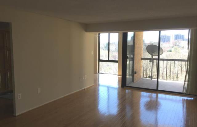 4500 FOUR MILE RUN Drive unit: 918 photos photos 4500 FOUR MILE RUN Drive unit: 918 photos photos