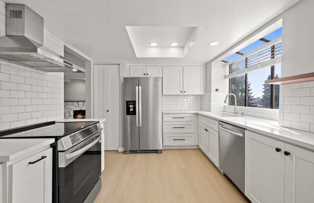 Amazing 2bed/1.5bath Condo Unit with Private Balcony in Meridian Park! Gallery 1