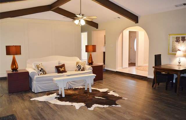 1129 Shadywood Lane Gallery 3