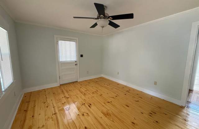 2 Bedrooms, 1 Bathroom - Home in North Rome! Gallery 1