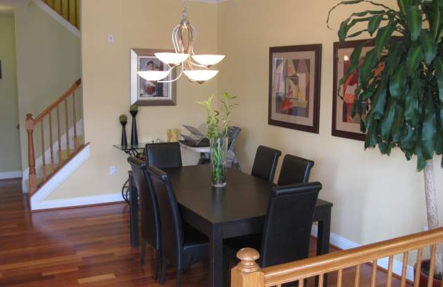 9 SURRY CT Gallery 2