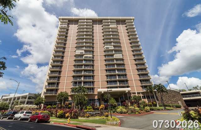 Renovated 1-Bedroom at The Highlander — Split AC, In-Unit Laundry, Pool & Gym Access Gallery 1