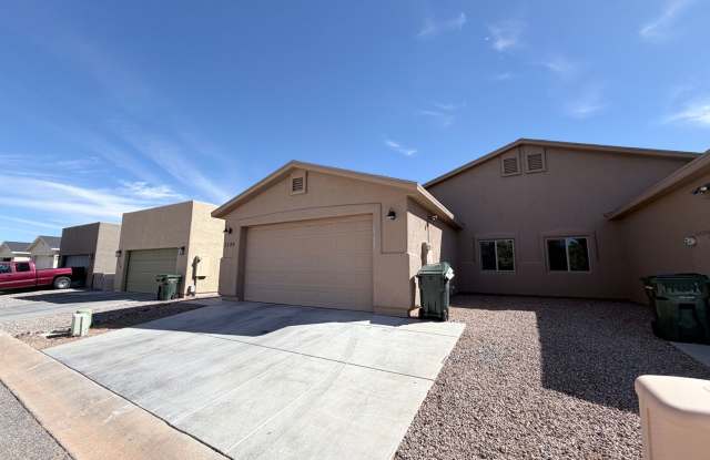 2BR/2BA/2GA, 1409 sq.ft. rental in Sierra Vista, AZ photos photos