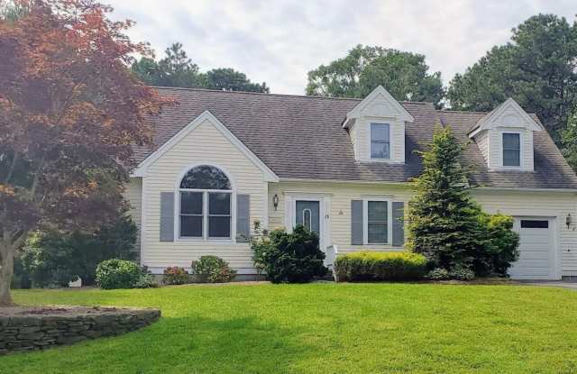 28 Quashnet Woods Drive Gallery 1